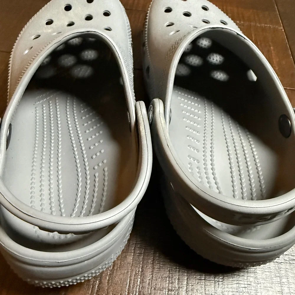 Crocs Classic Clogs Unisex Mens 7 Womens 9 Grey Gray Slip On Comfort Shoes
